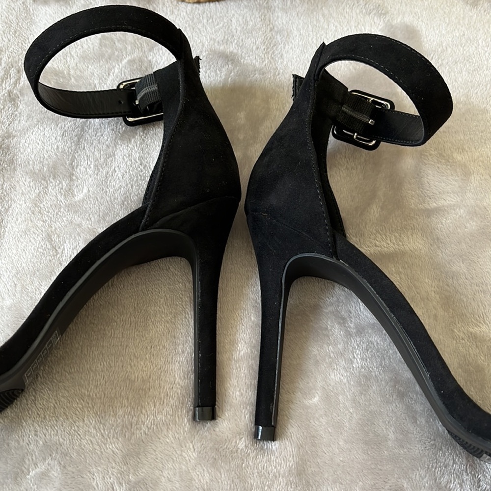 Black heels 8 - Picture 9 of 14